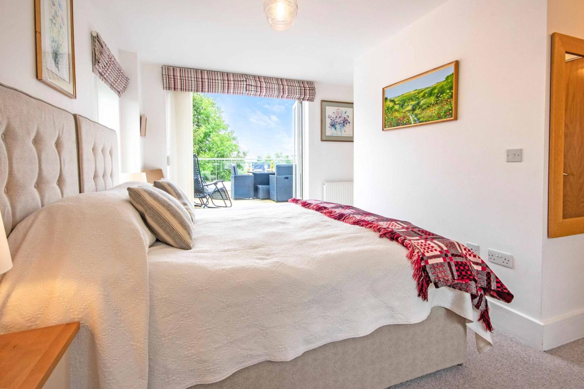 Crow's Nest Penthouse With Free Access Appartamento Somerford Keynes